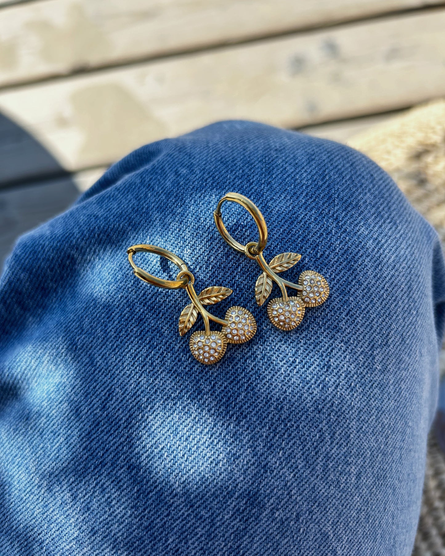 Cherry bedel oorbellen goud