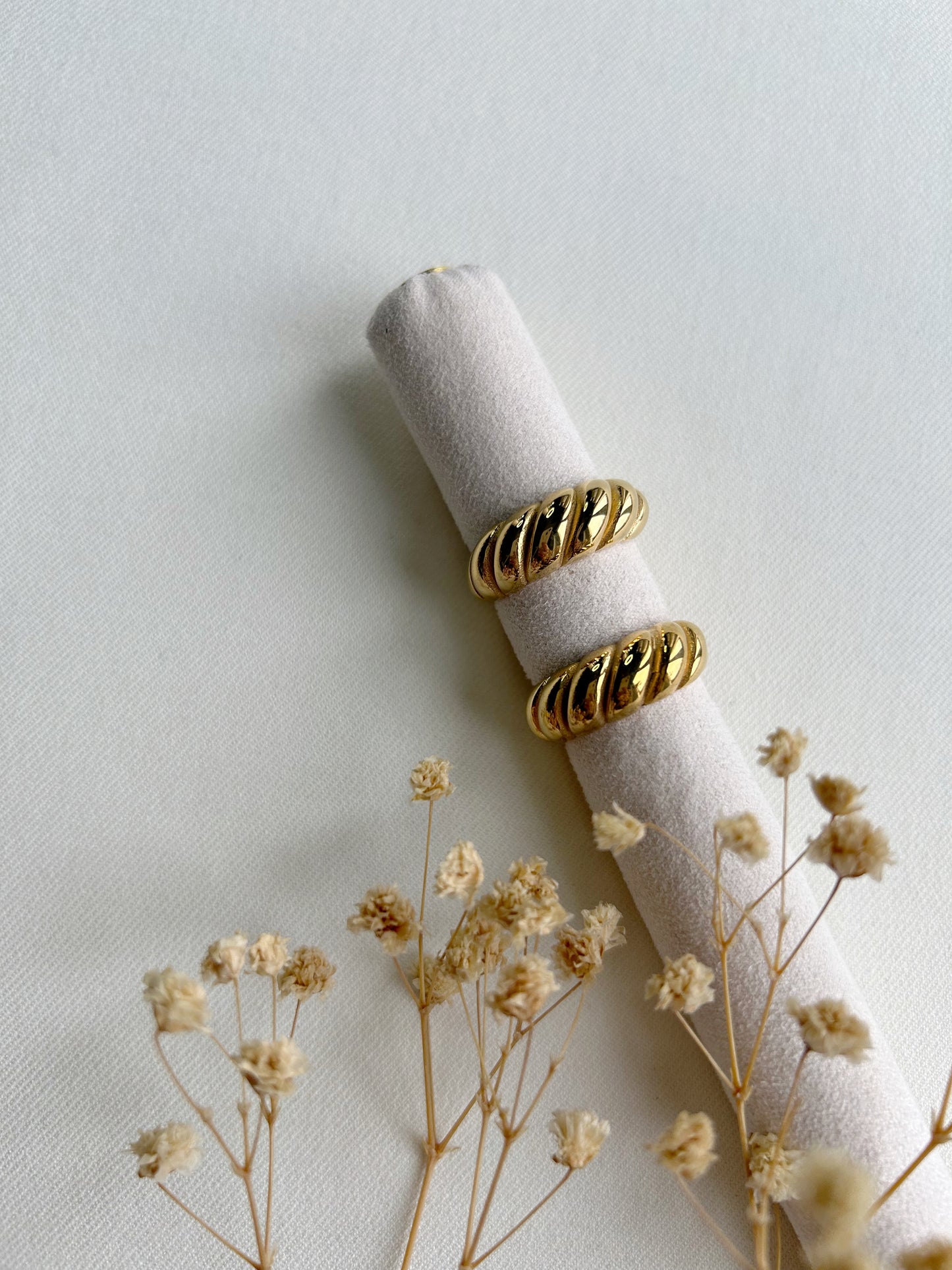Croissant ring goud