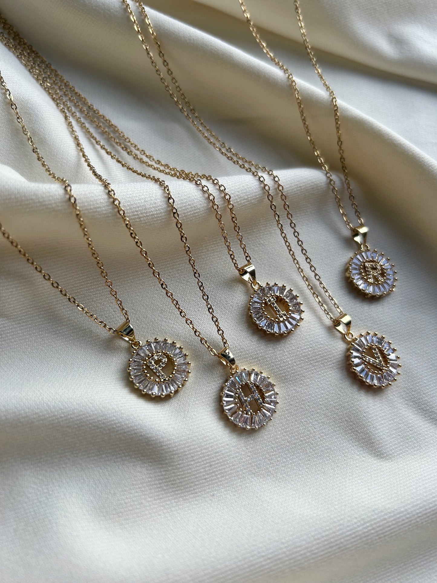 Diamond letter ketting goud