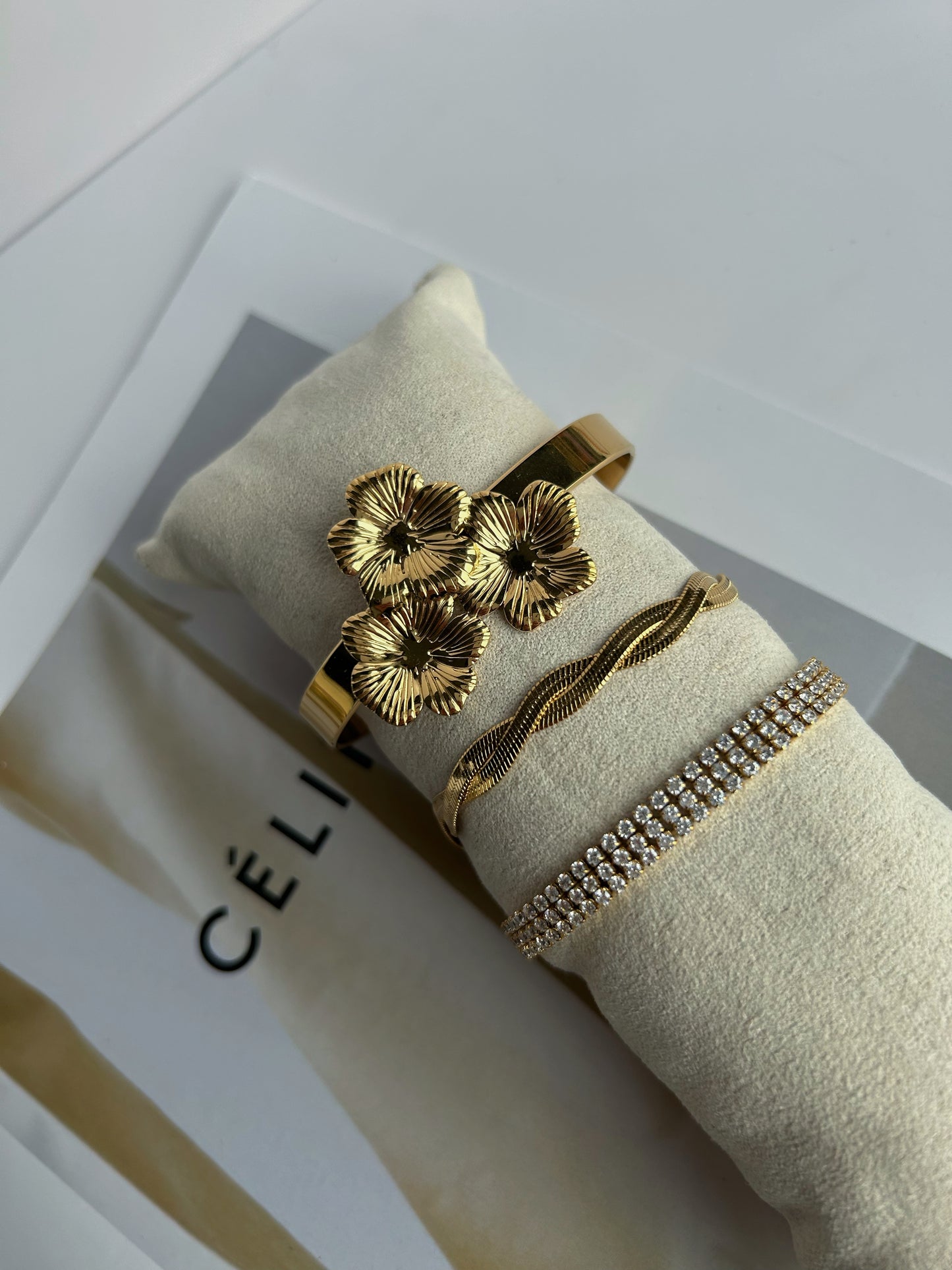 Romy gevlochten armband goud