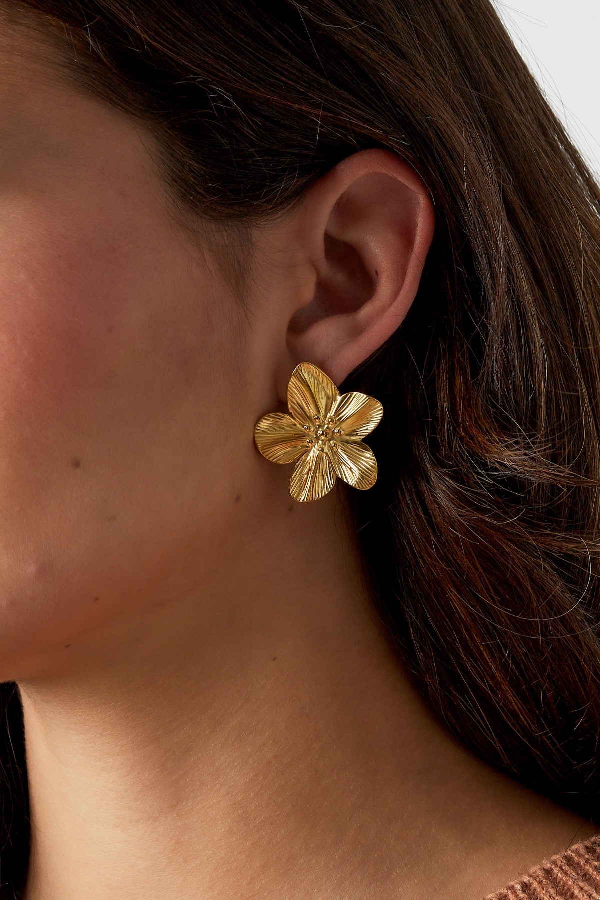 Single bloom oorbellen goud