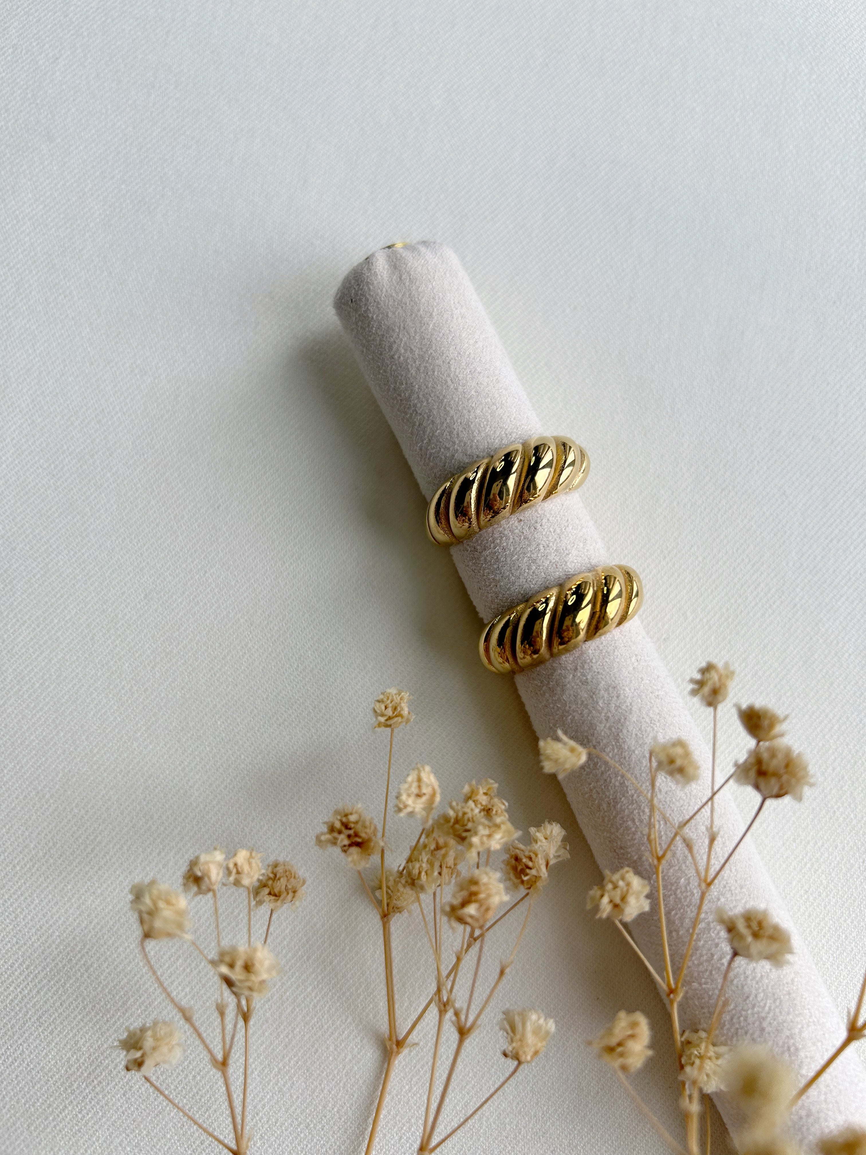 Croissant ring goud