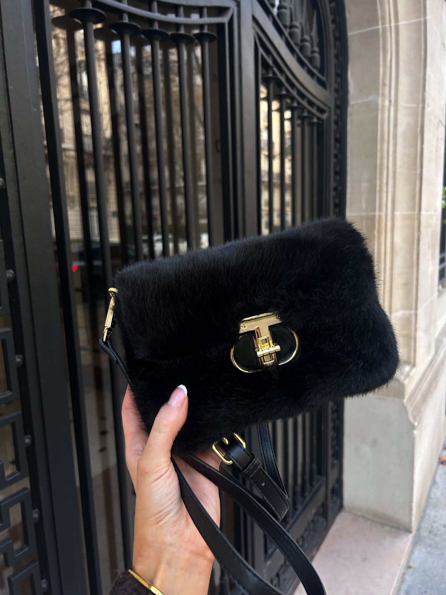 Nora fluffy tas zwart