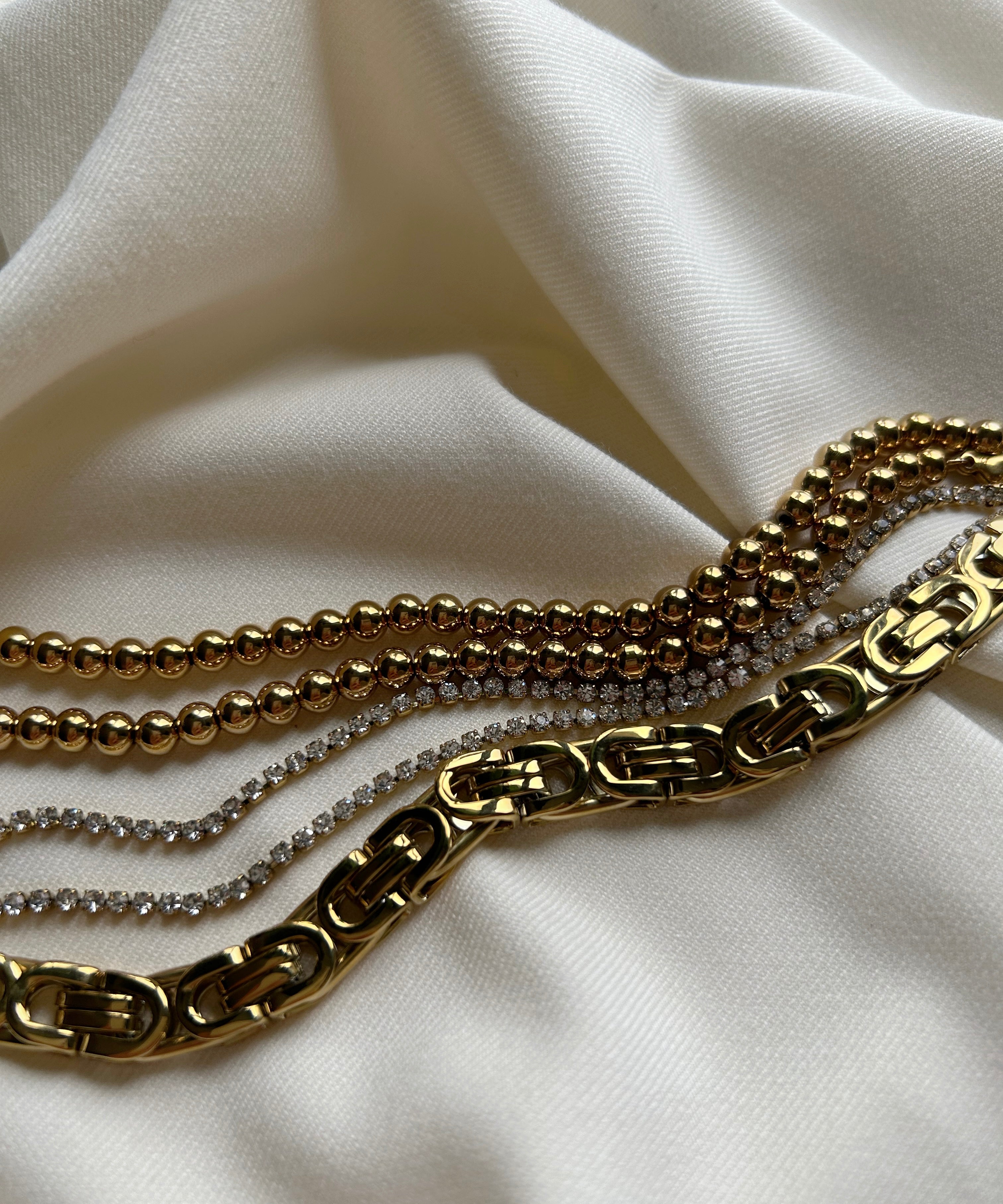Jazzy bolletjes armband goud
