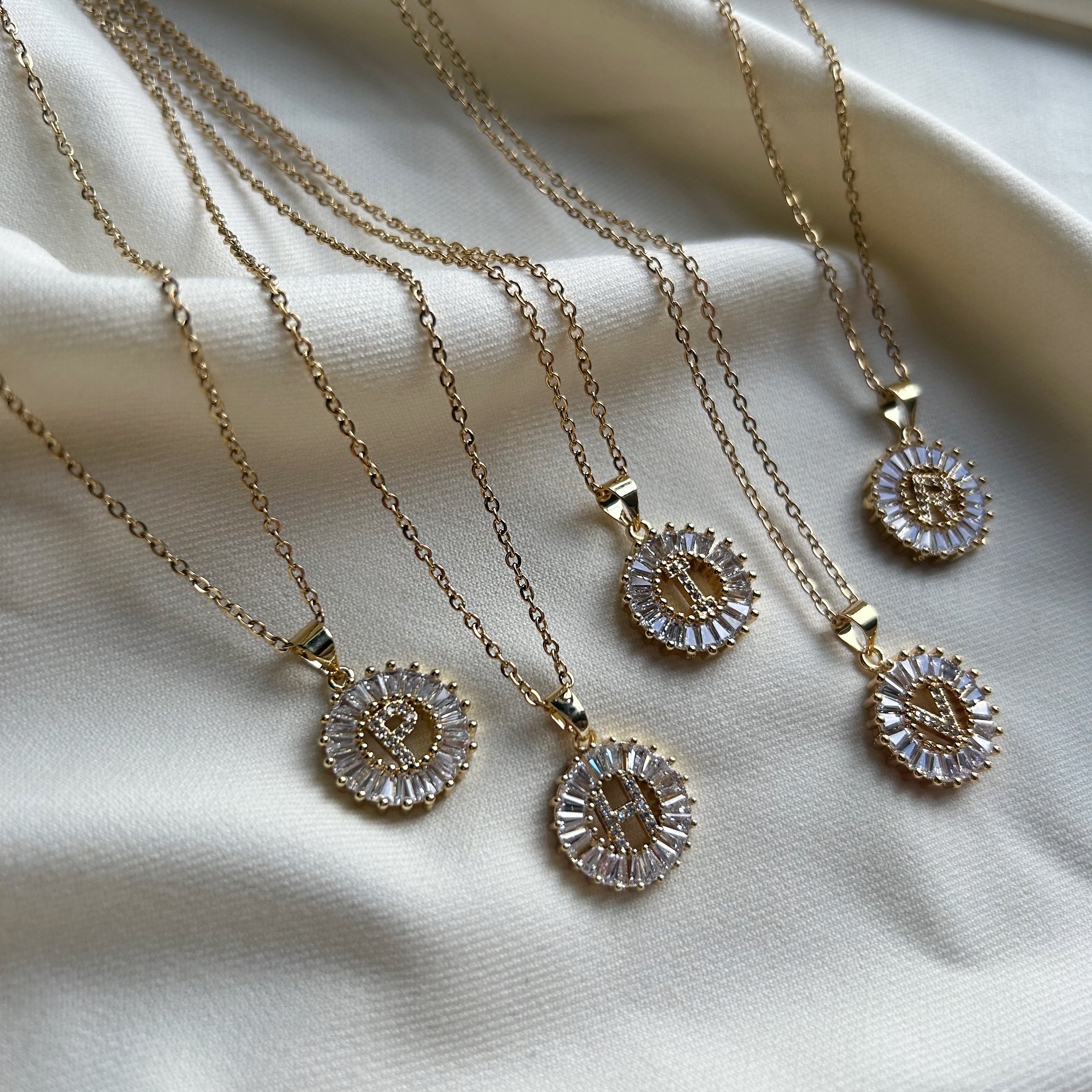 Diamond letter ketting goud