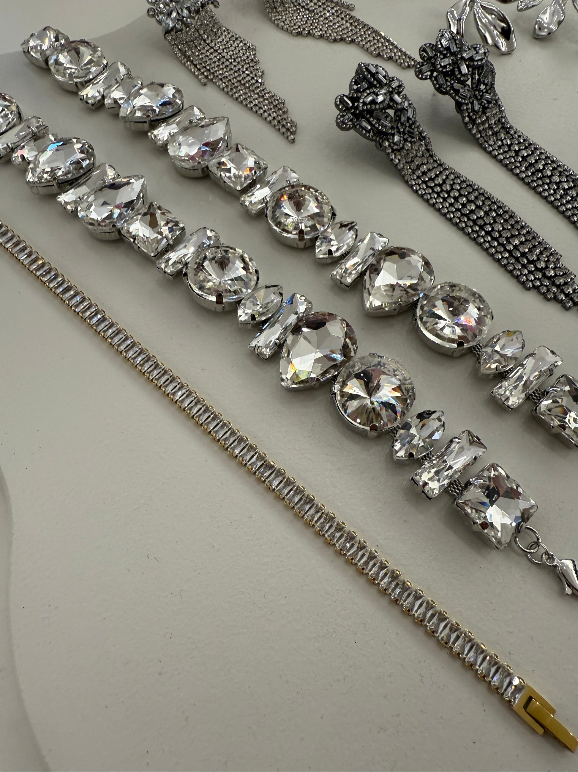 Lies Diamond choker