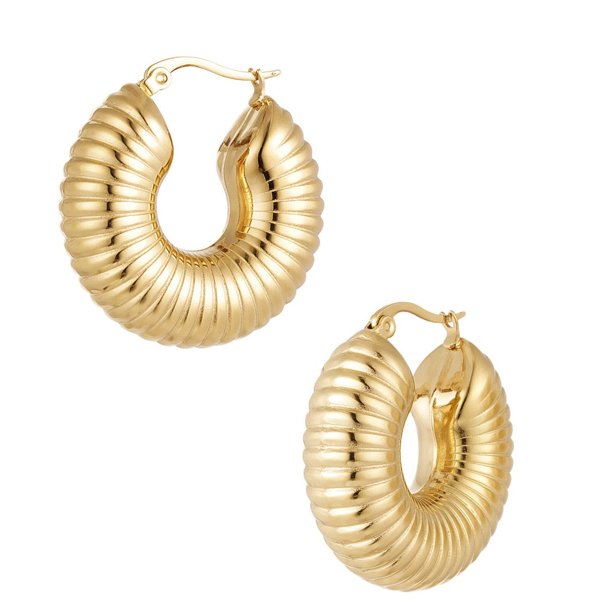 Big statement hoops met motief goud