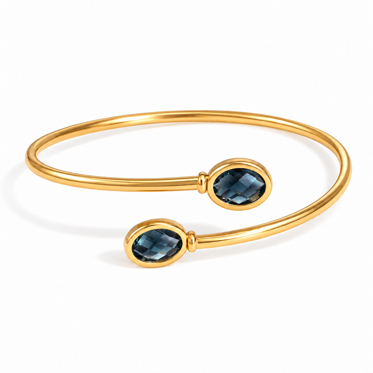 Maxxie armband met blauwe steen