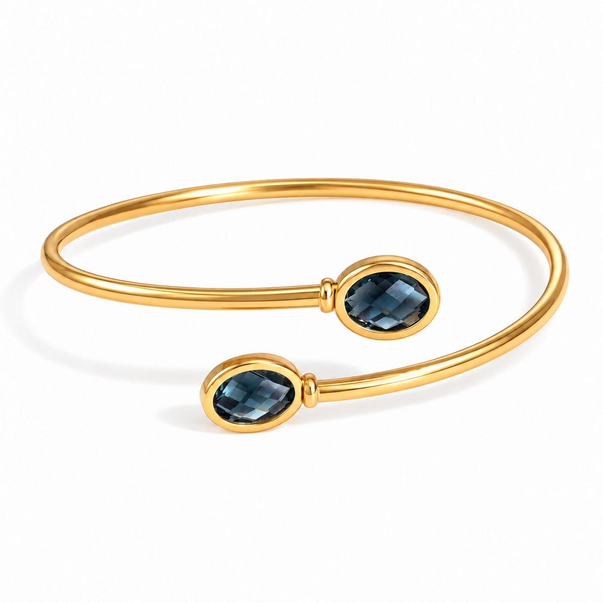 Maxxie armband met blauwe steen
