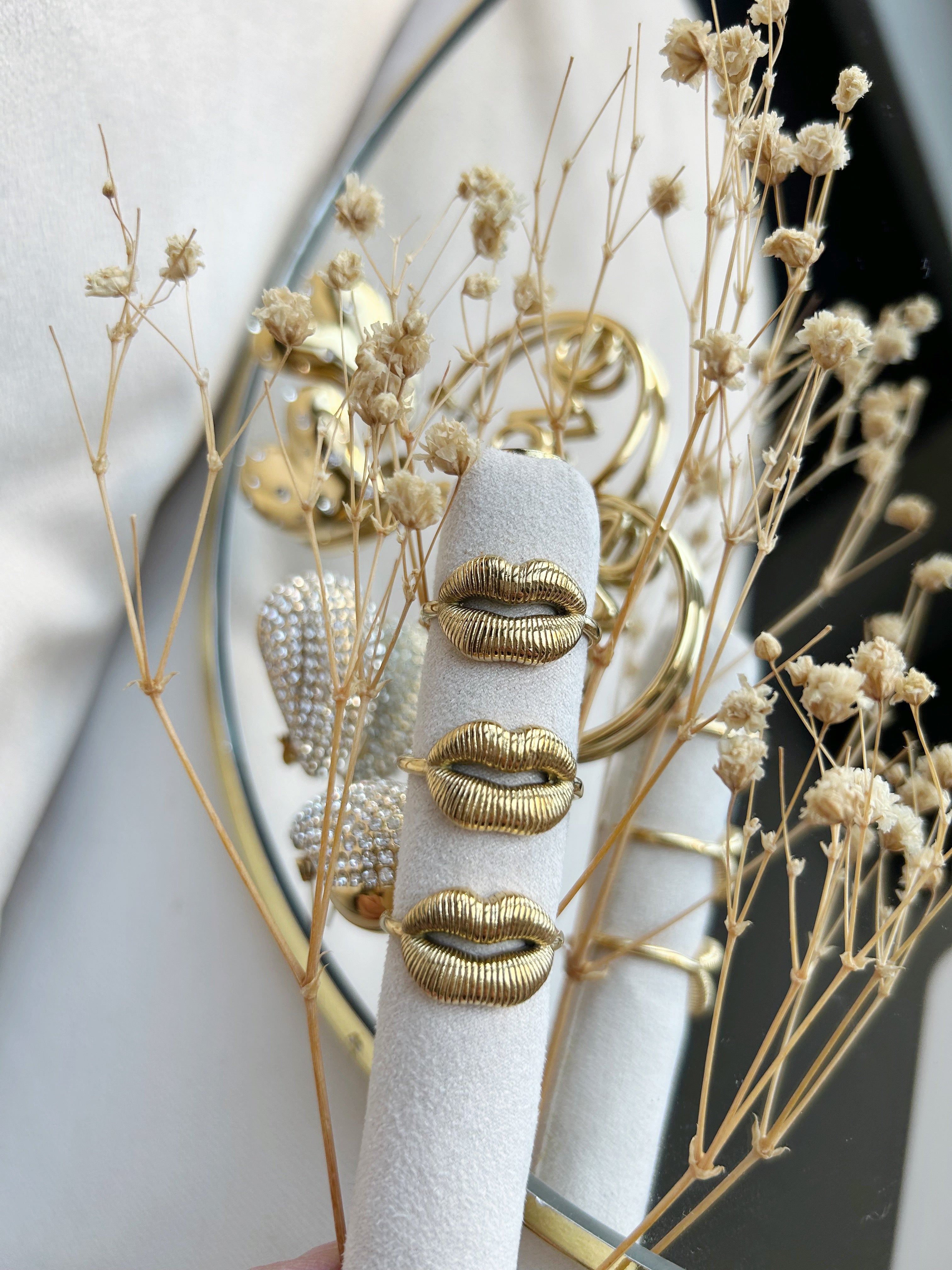 Lips ring goud