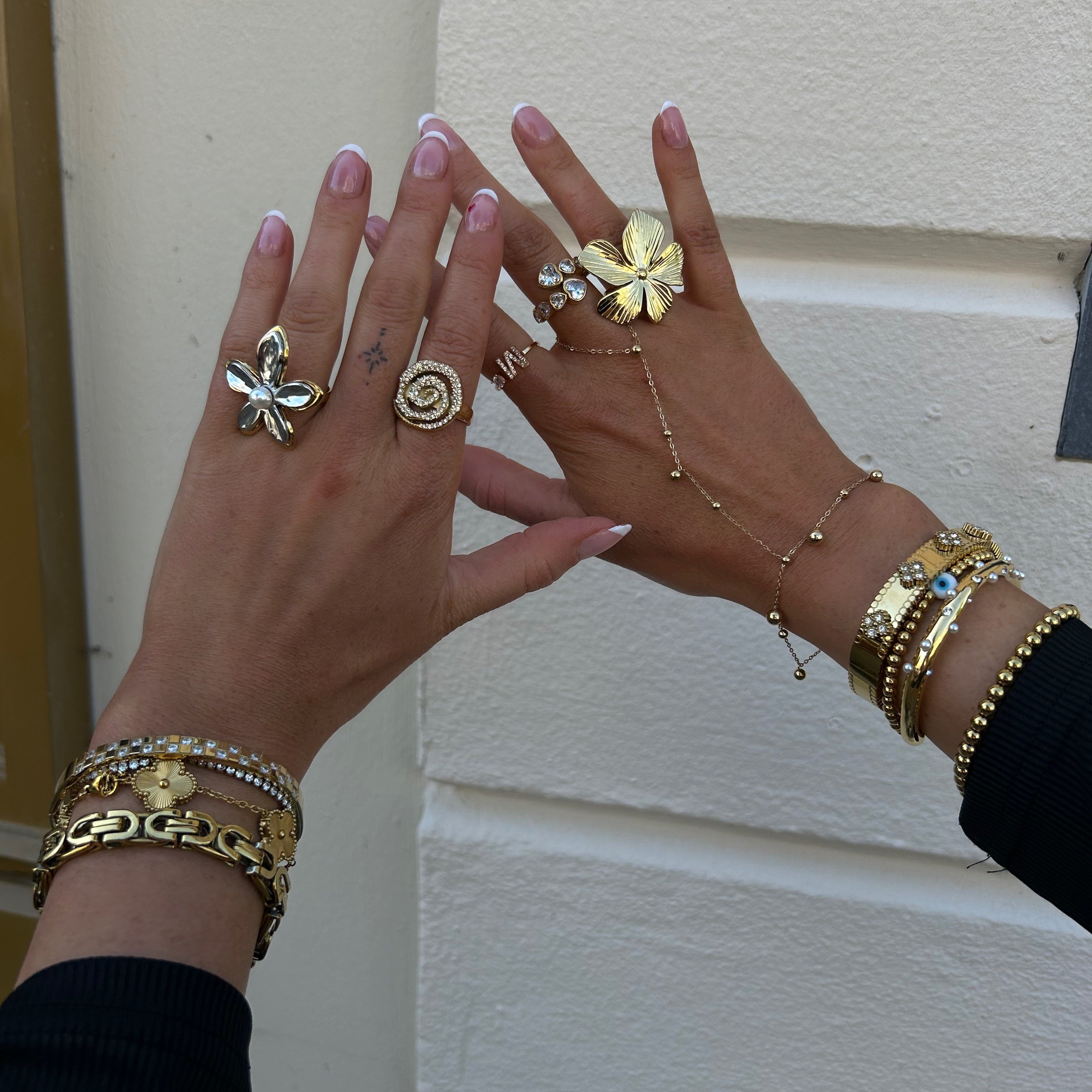 Nova armband bolletjes goud