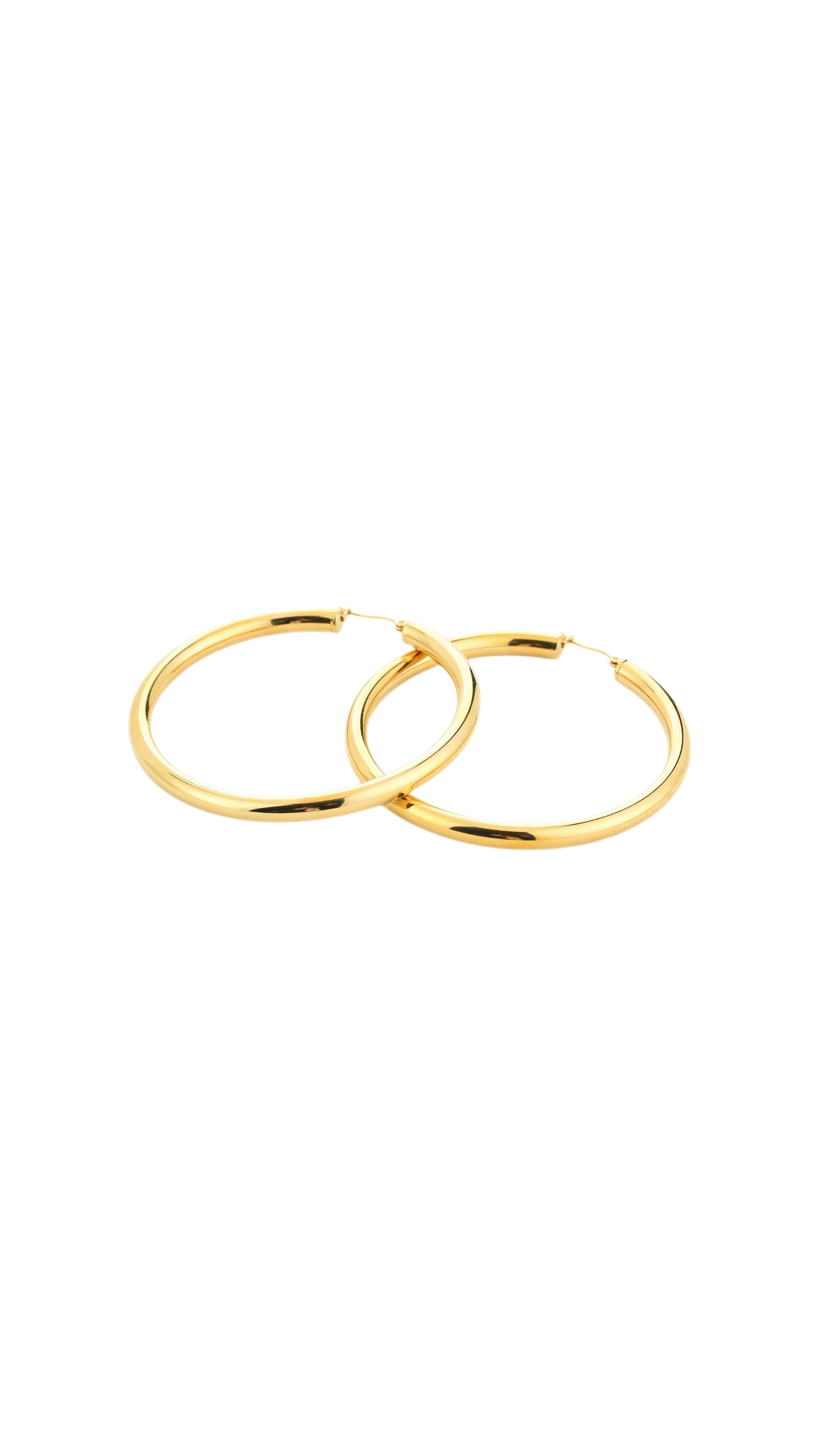 Lies big hoops oorbellen