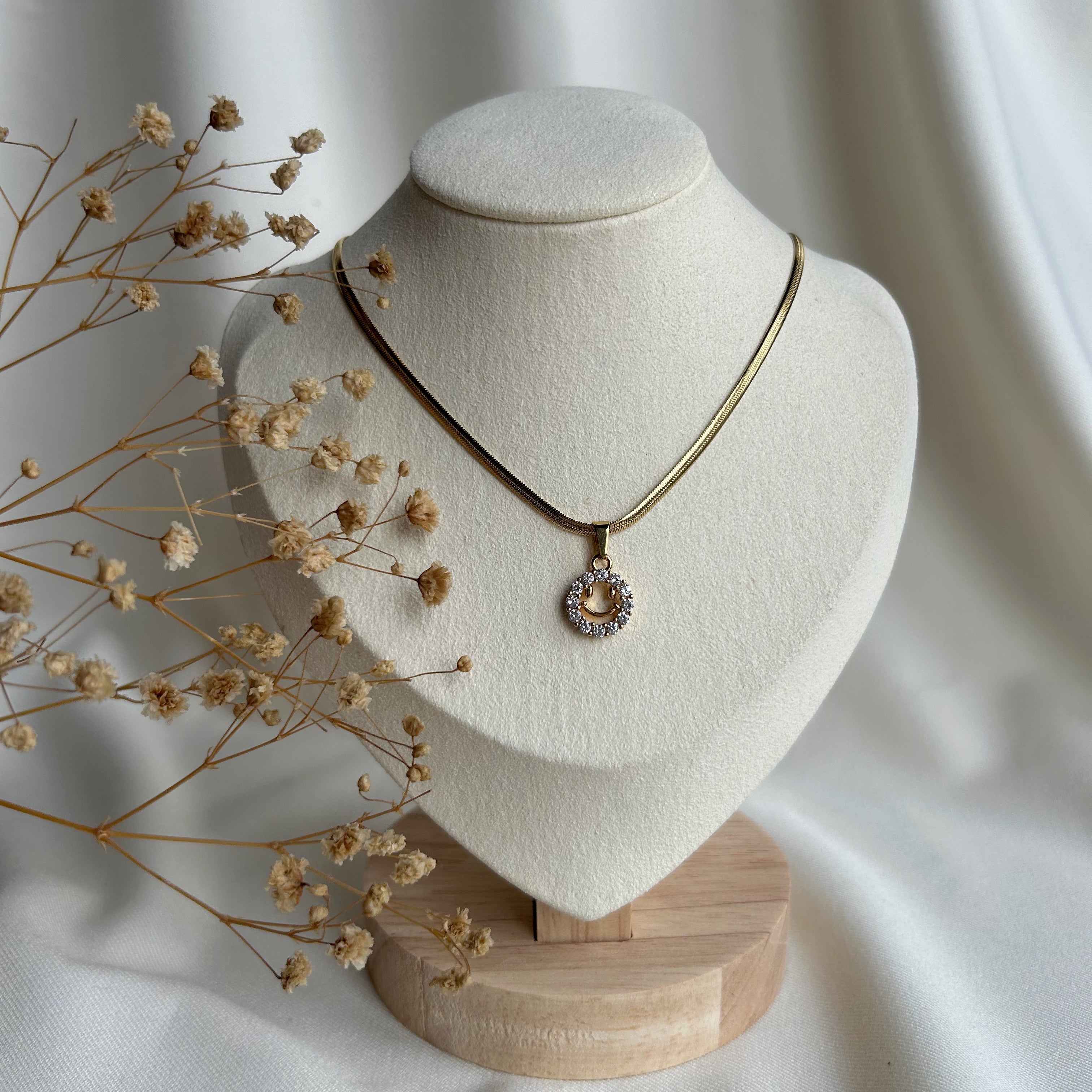 Lora smile ketting goud