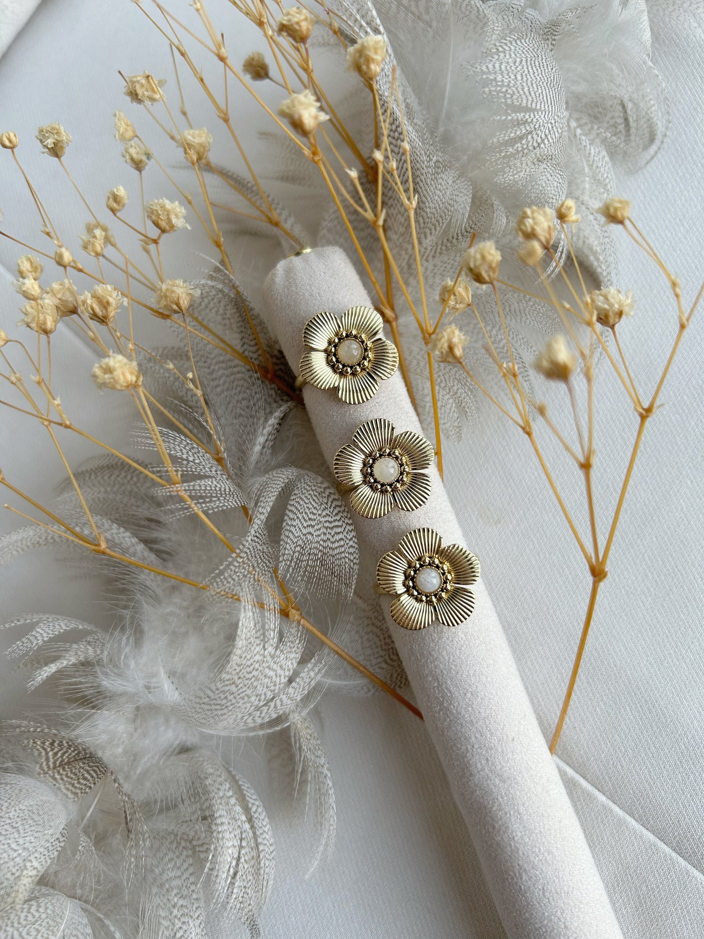 Bloem ring met steen